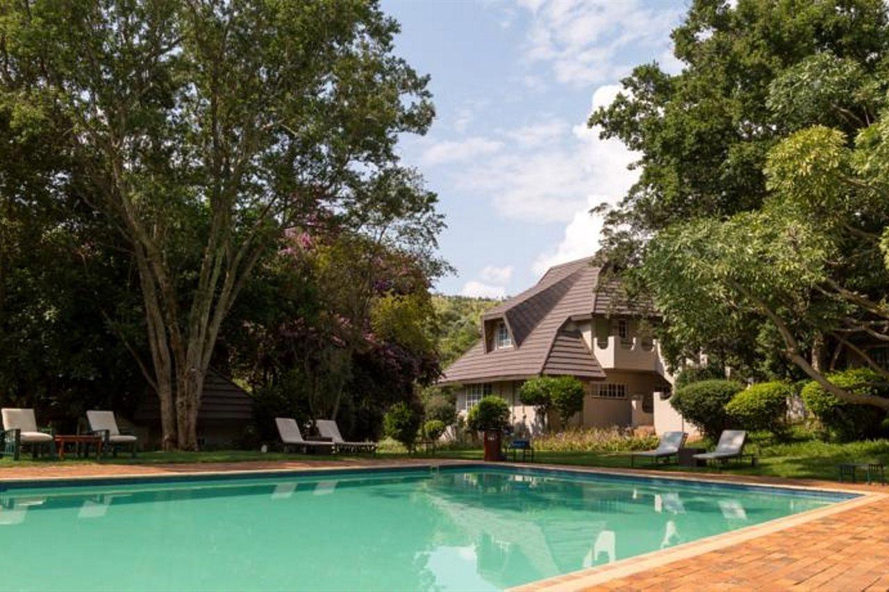 Mount Grace Hotel & Spa Magaliesburg Kültér fotó The swimming pool at the hotel