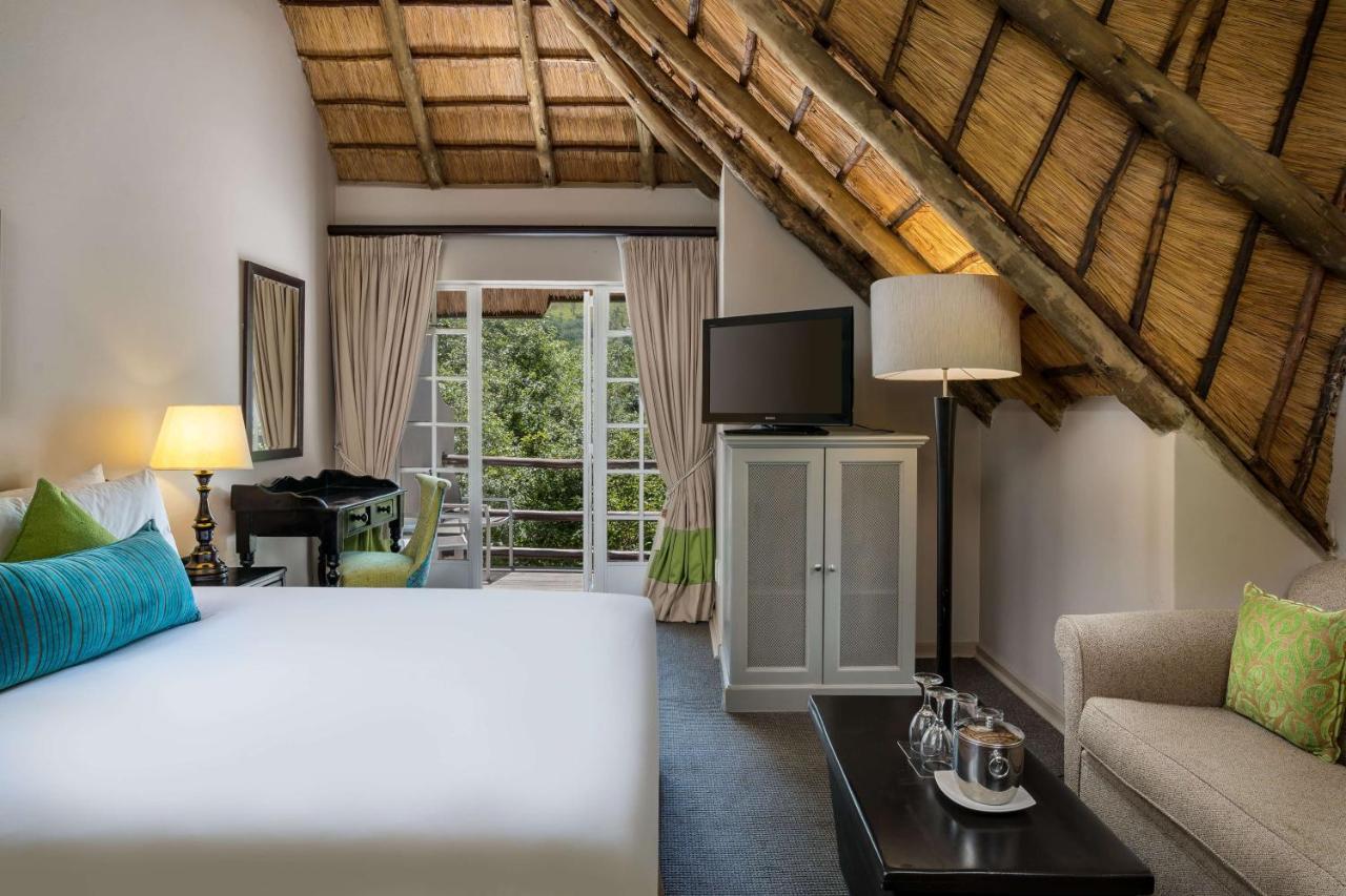 Mount Grace Hotel & Spa Magaliesburg Kültér fotó A room at the hotel