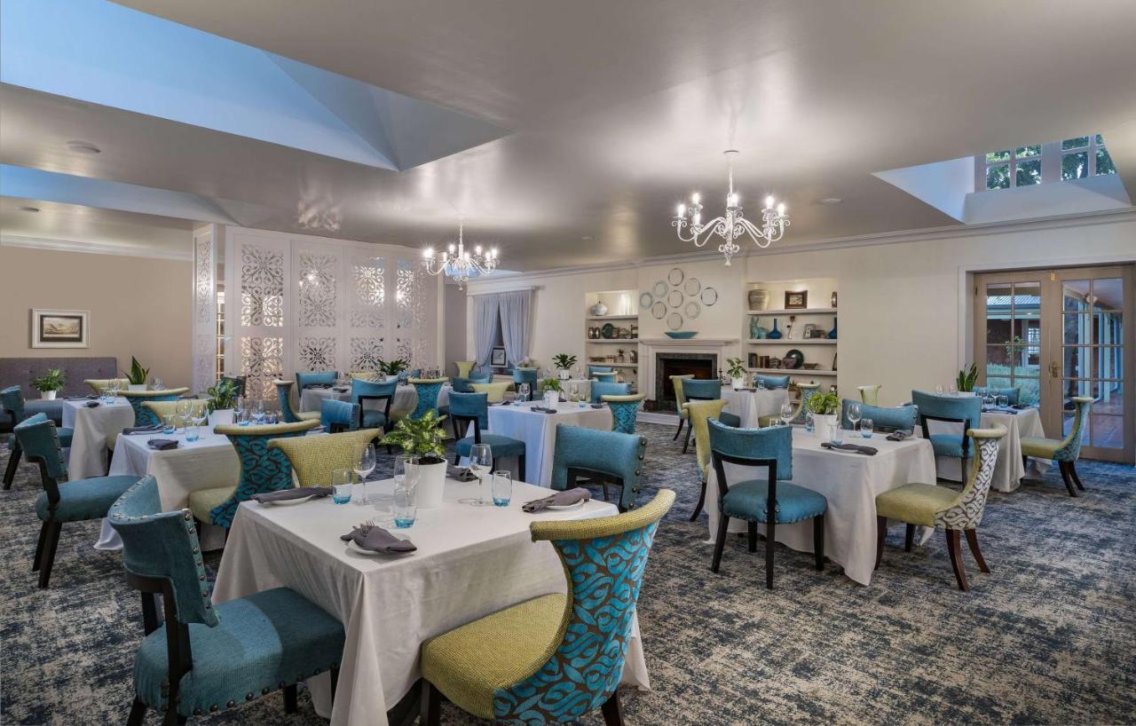 Mount Grace Hotel & Spa Magaliesburg Kültér fotó The dining room at the Inn at St. John's